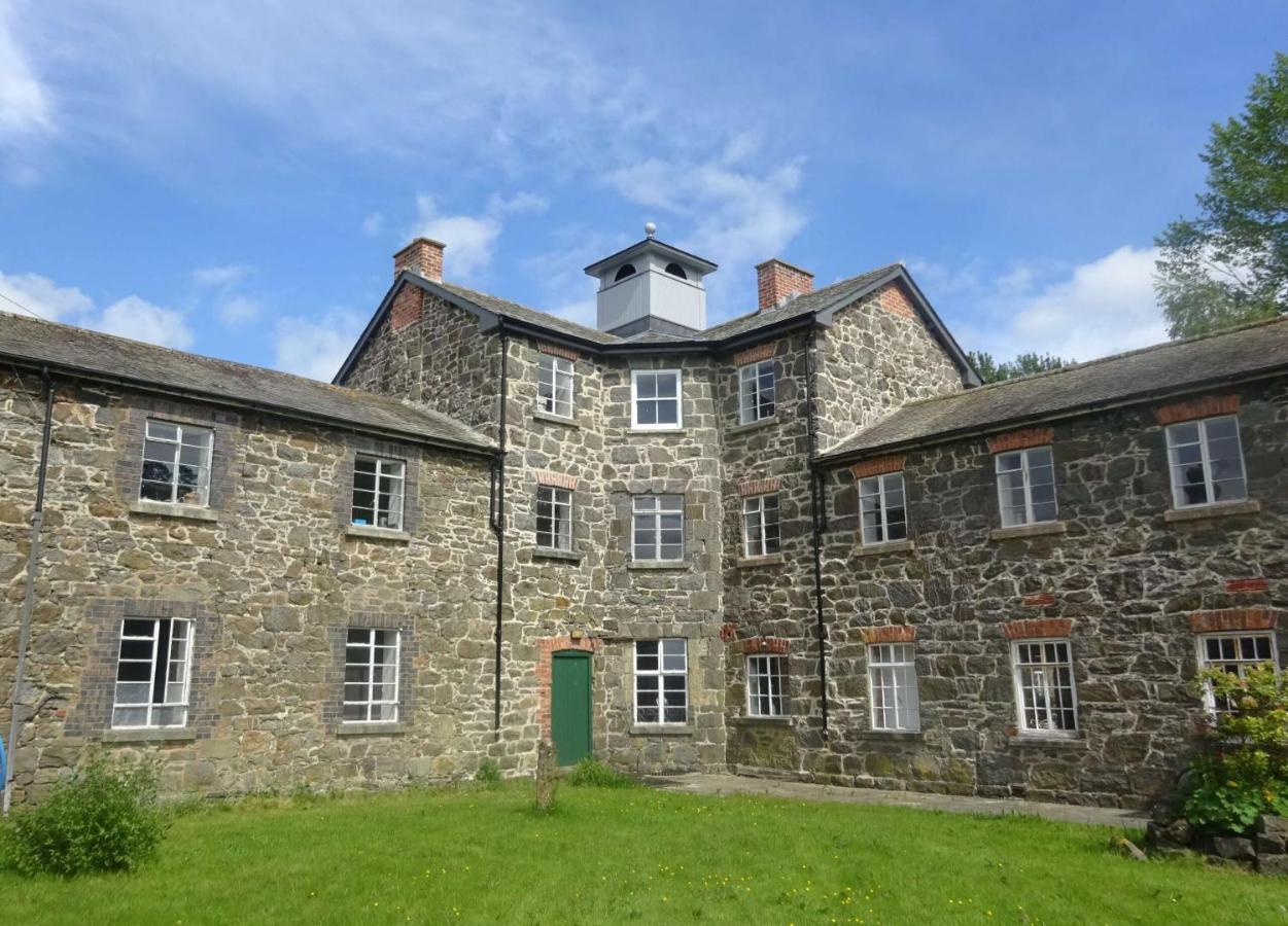 Llanfyllin Workhouse - Y Dolyddホステル エクステリア 写真